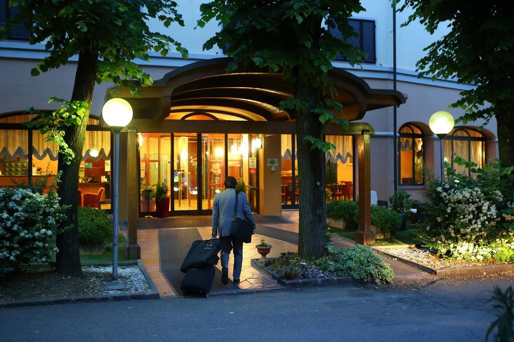 Hotel Le Ville Modena Exterior foto